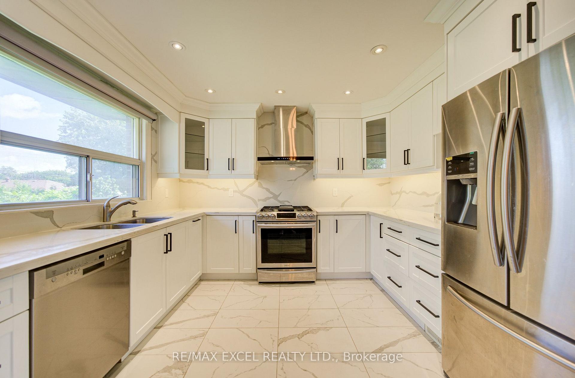 Photo 17 of 6 Averill Crescent, North York, Newtonbrook East — HOMEH