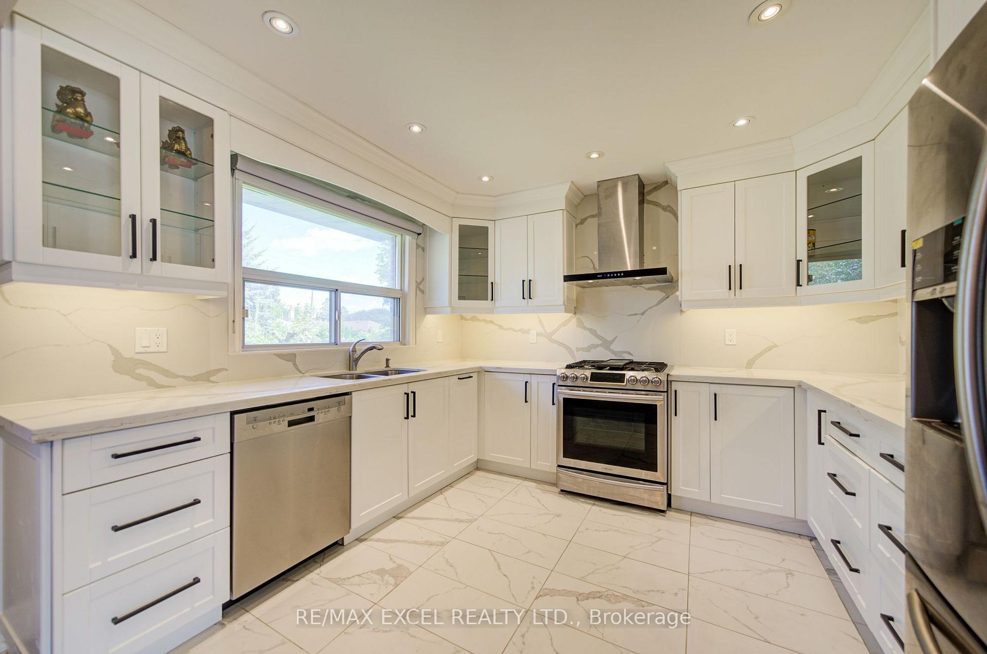Photo 18 of 6 Averill Crescent, North York, Newtonbrook East — HOMEH