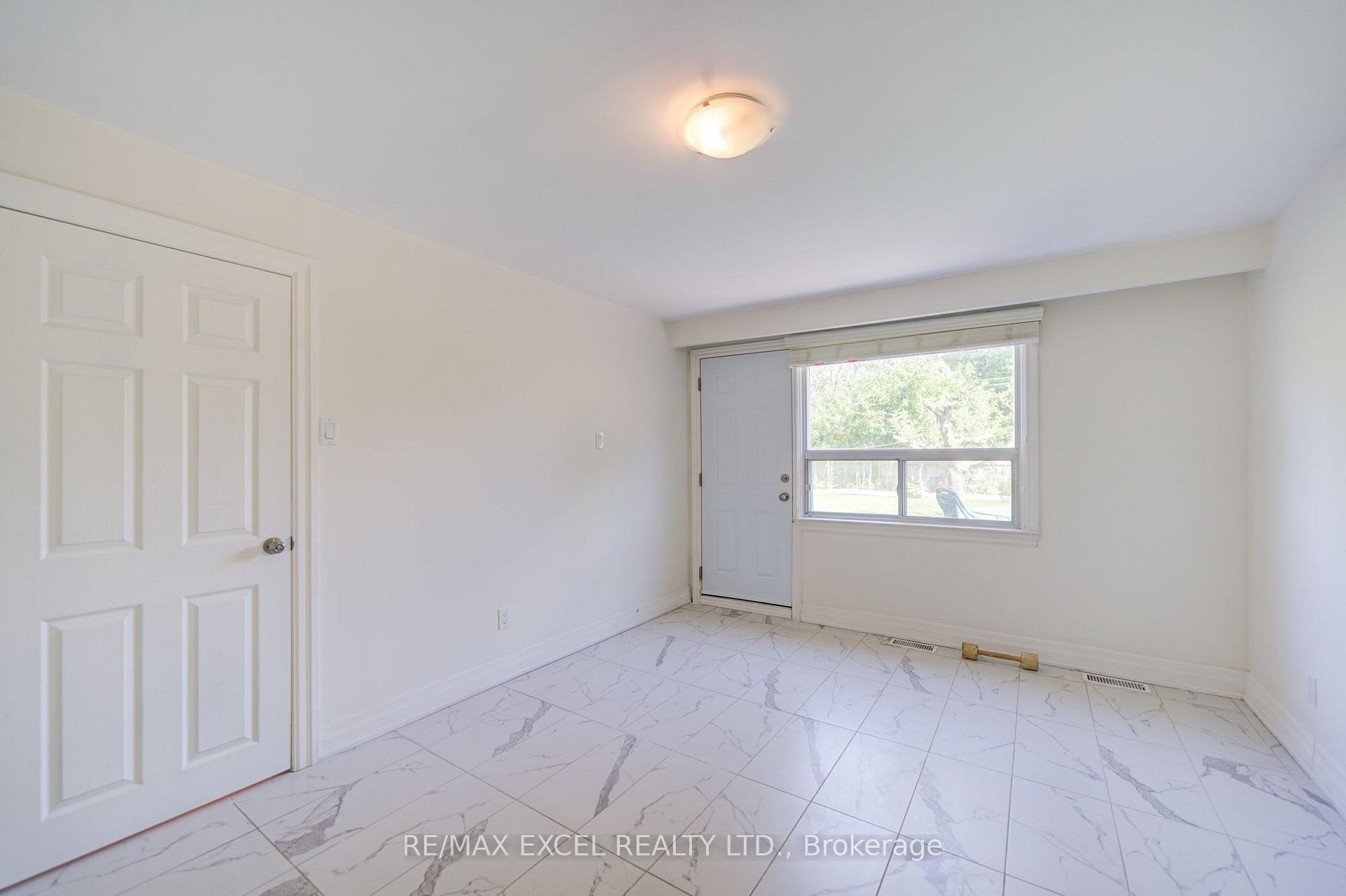 Photo 32 of 6 Averill Crescent, North York, Newtonbrook East — HOMEH