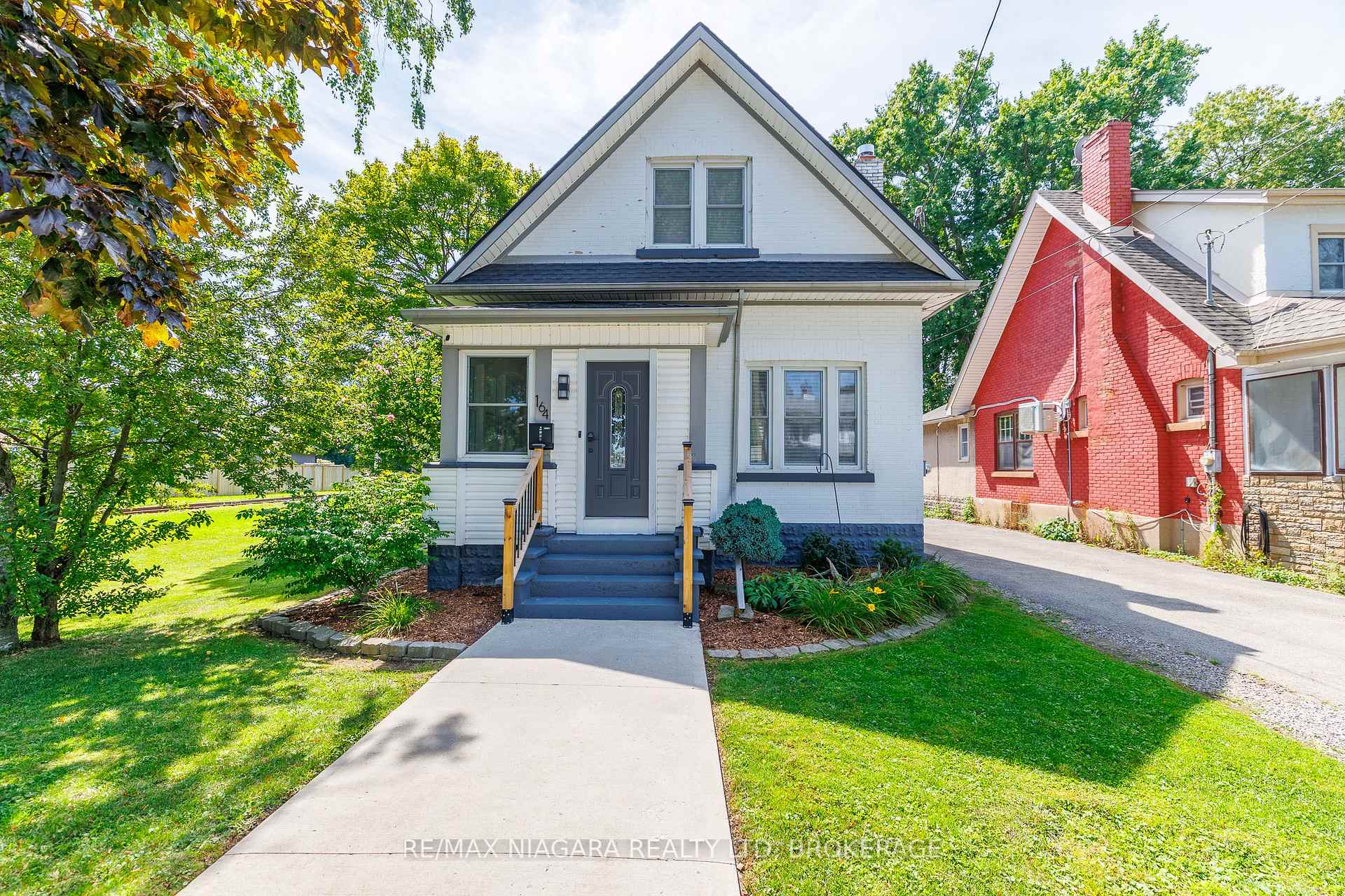 Photo 2 of 164 Kent Street, Port Colborne, Sugarloaf — HOMEH