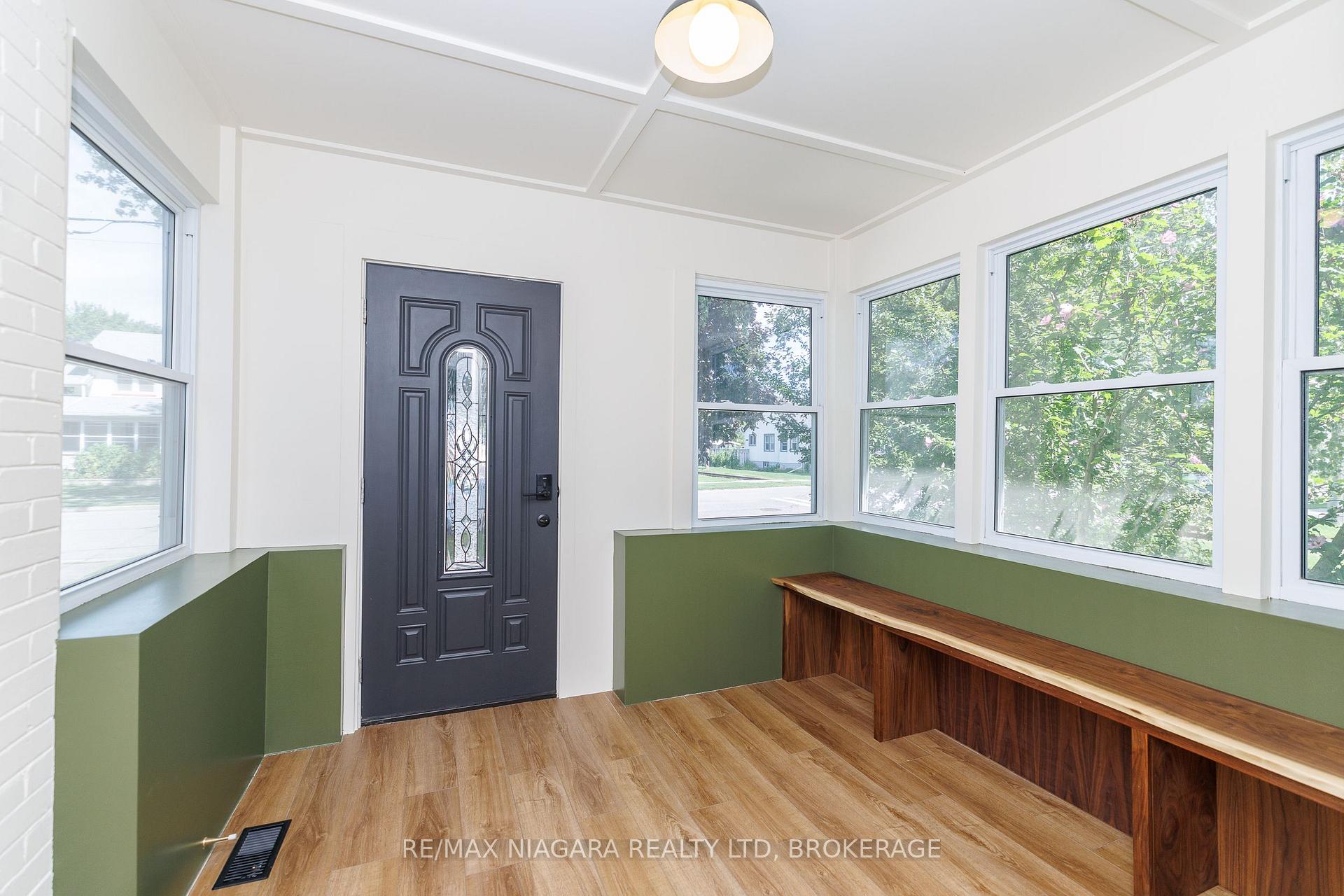 Photo 5 of 164 Kent Street, Port Colborne, Sugarloaf — HOMEH