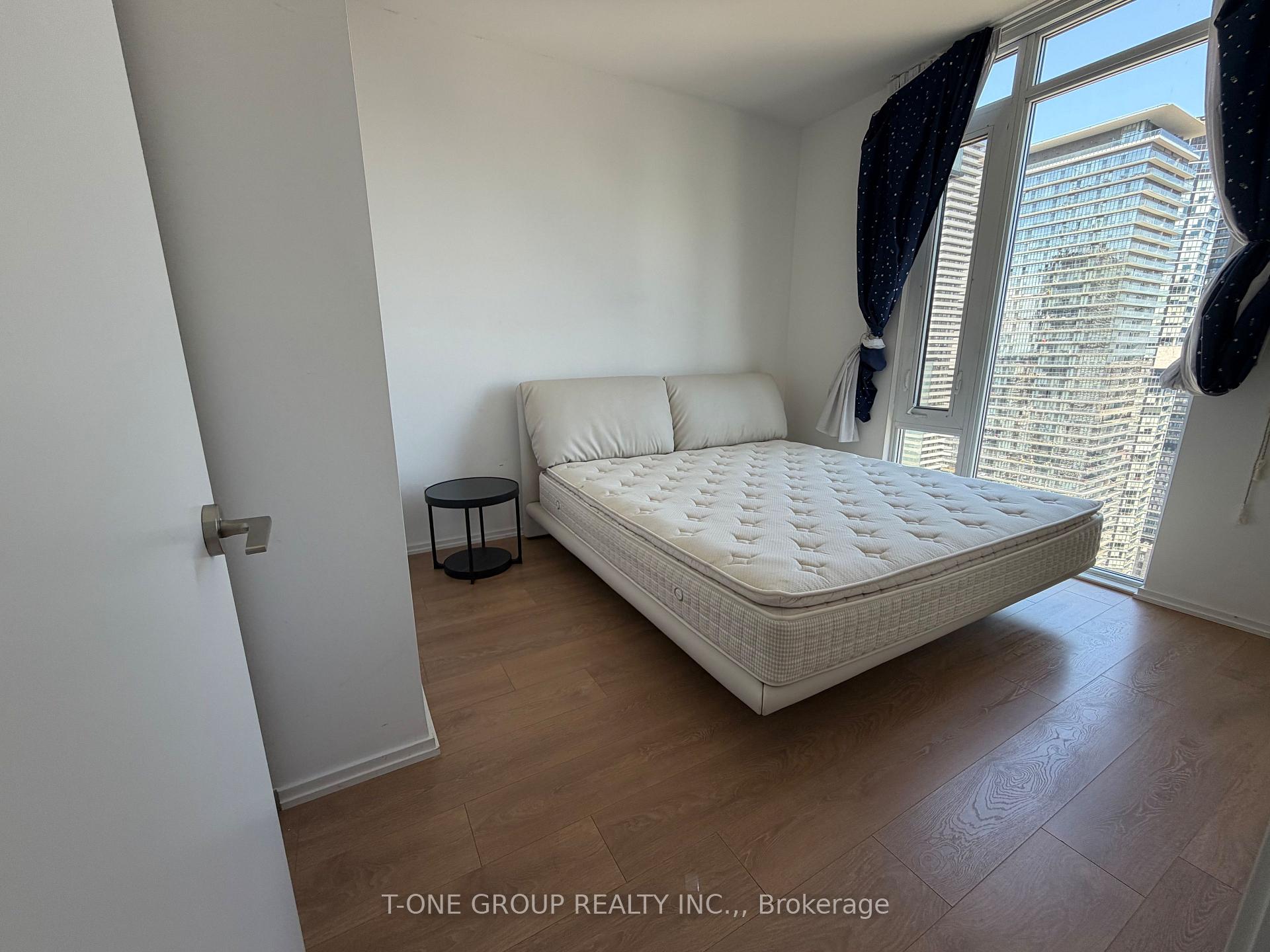 Photo 3 of Unit 3202, 75 St Nicholas Street, Toronto, Bay Street Corridor — HOMEH