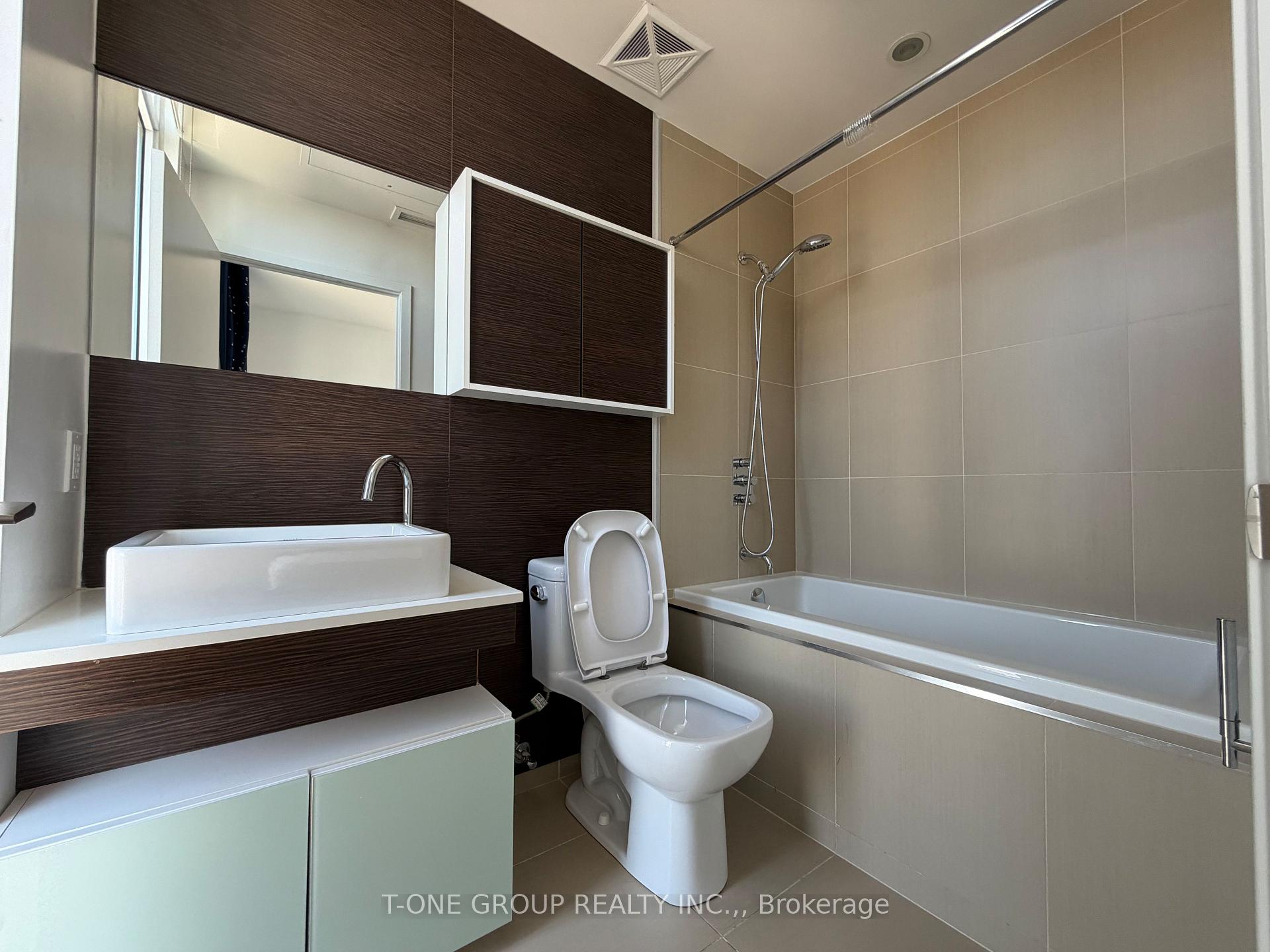 Photo 4 of Unit 3202, 75 St Nicholas Street, Toronto, Bay Street Corridor — HOMEH