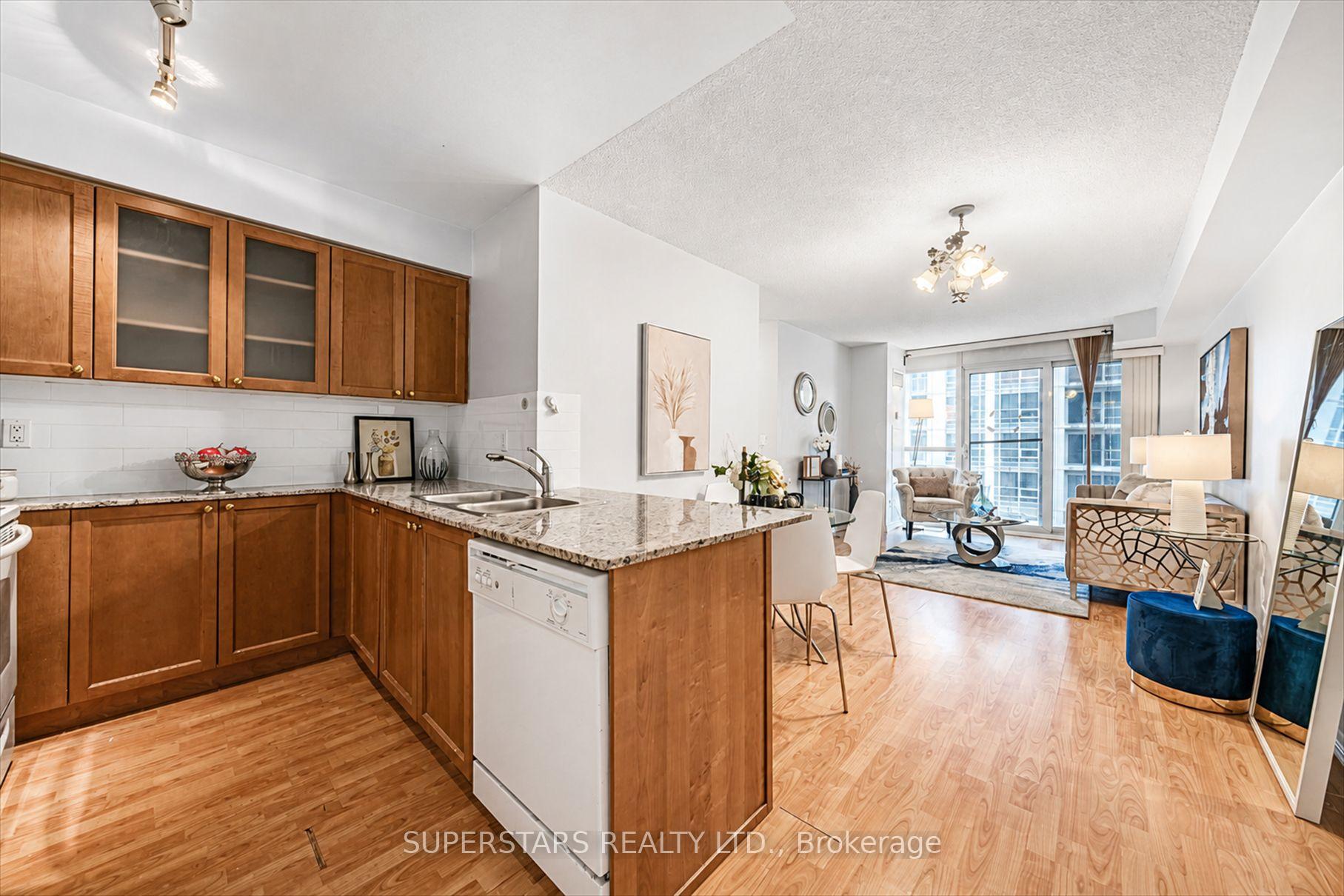 Photo 3 of Unit 1813, 761 Bay Street, Toronto, Bay Street Corridor — HOMEH