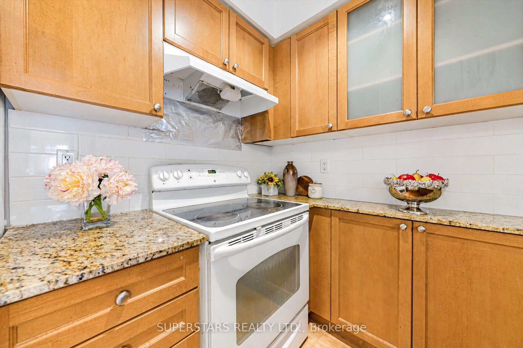 Photo 11 of Unit 1813, 761 Bay Street, Toronto, Bay Street Corridor — HOMEH