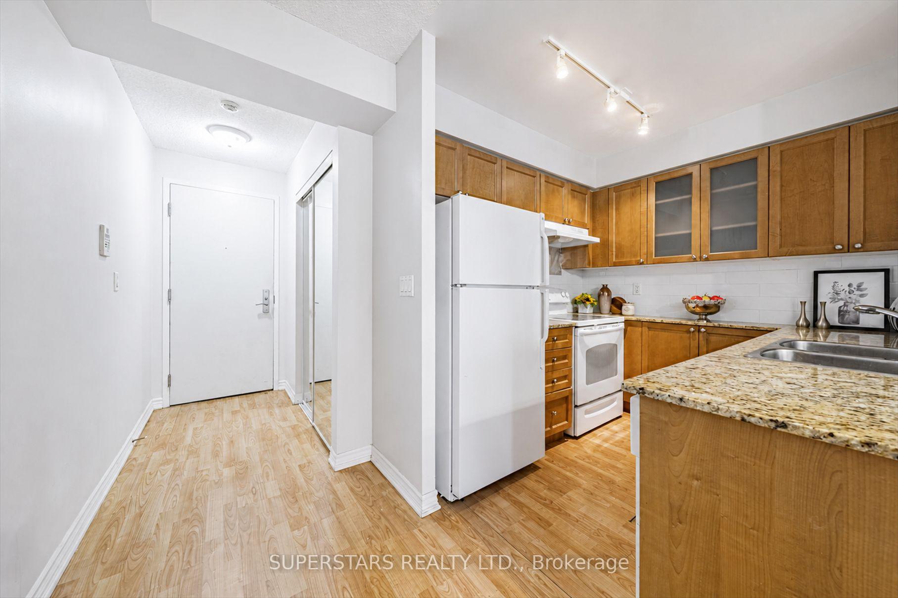 Photo 13 of Unit 1813, 761 Bay Street, Toronto, Bay Street Corridor — HOMEH