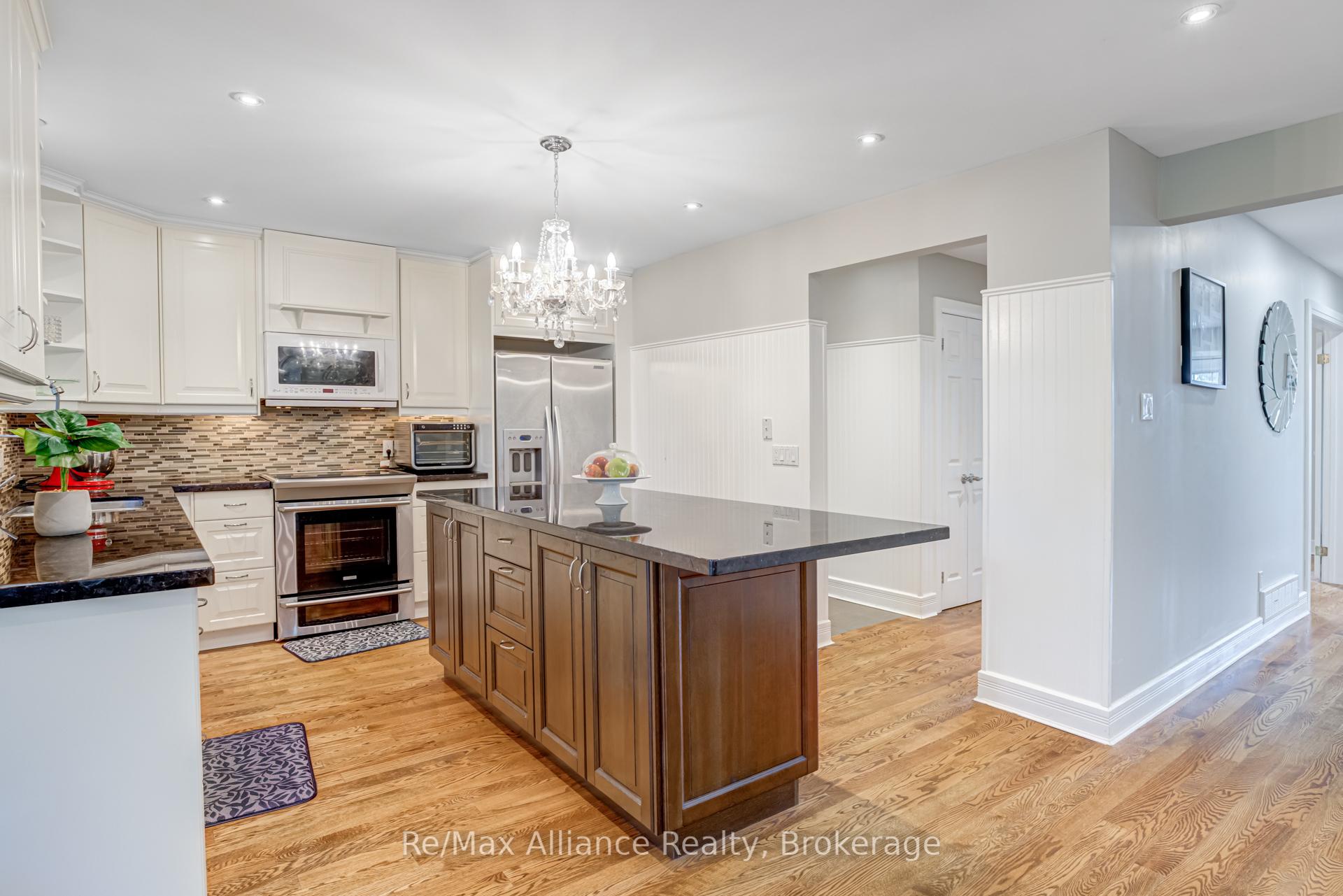 Photo 10 of 1168 Havendale Boulevard, Burlington, Tyandaga — HOMEH