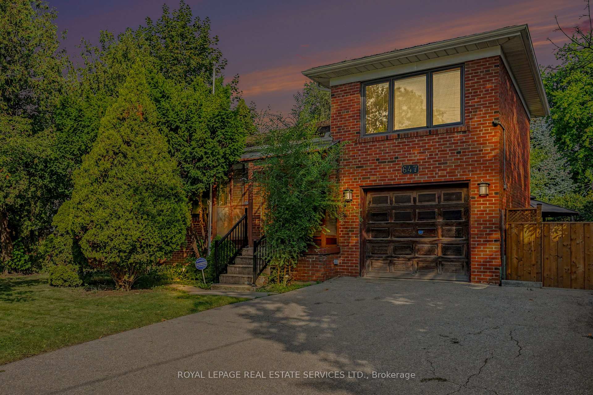 Photo 1 of 647 Burnhamthorpe Road, Etobicoke, Etobicoke West Mall — HOMEH