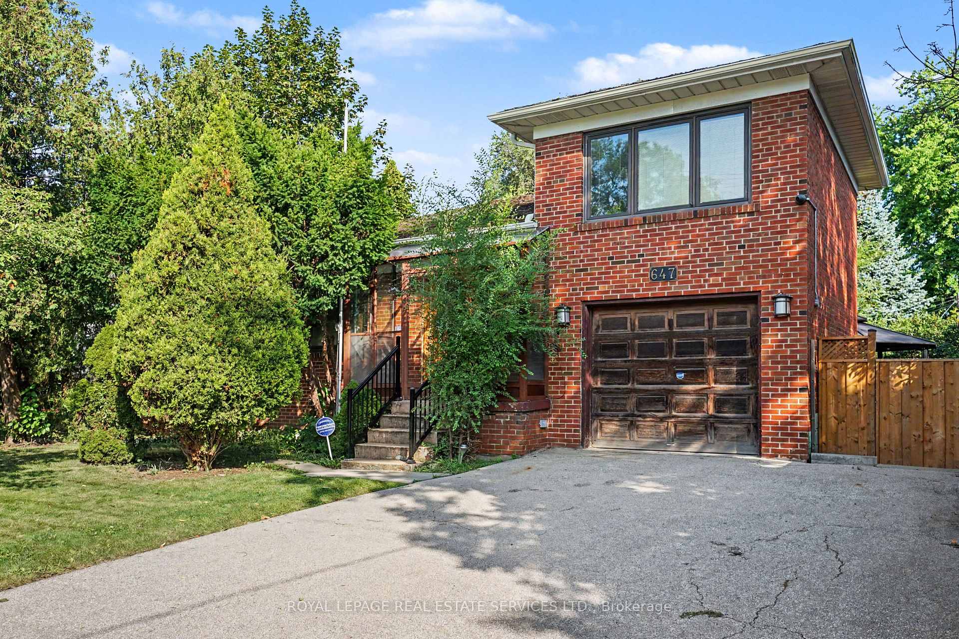 Photo 2 of 647 Burnhamthorpe Road, Etobicoke, Etobicoke West Mall — HOMEH