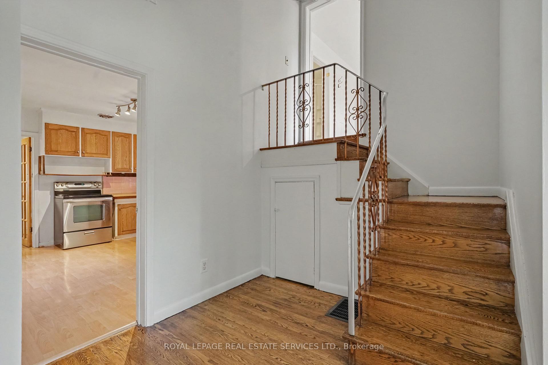 Photo 4 of 647 Burnhamthorpe Road, Etobicoke, Etobicoke West Mall — HOMEH