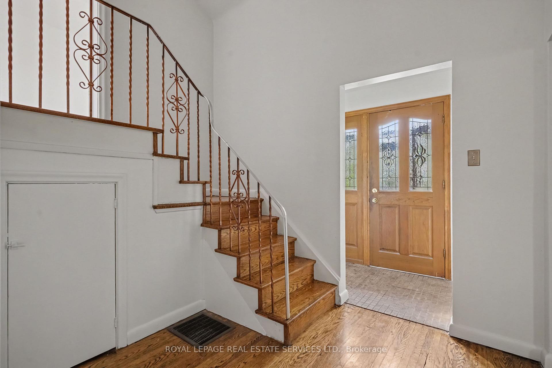 Photo 5 of 647 Burnhamthorpe Road, Etobicoke, Etobicoke West Mall — HOMEH