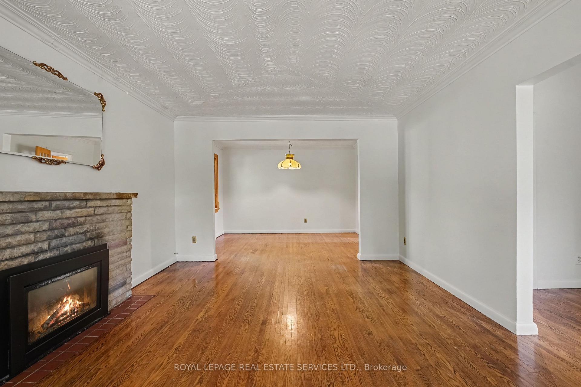 Photo 7 of 647 Burnhamthorpe Road, Etobicoke, Etobicoke West Mall — HOMEH