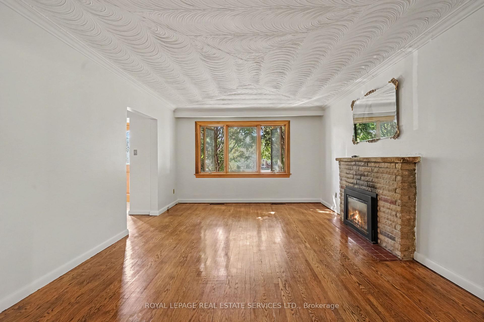 Photo 10 of 647 Burnhamthorpe Road, Etobicoke, Etobicoke West Mall — HOMEH