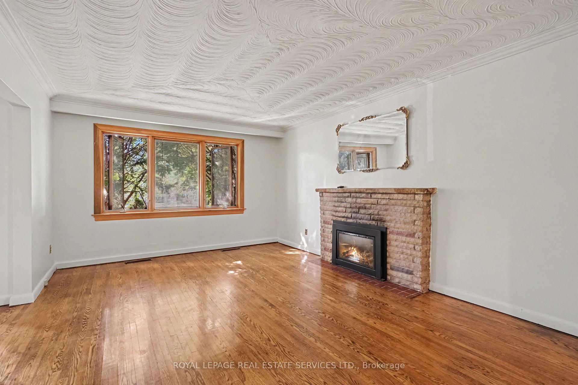 Photo 11 of 647 Burnhamthorpe Road, Etobicoke, Etobicoke West Mall — HOMEH