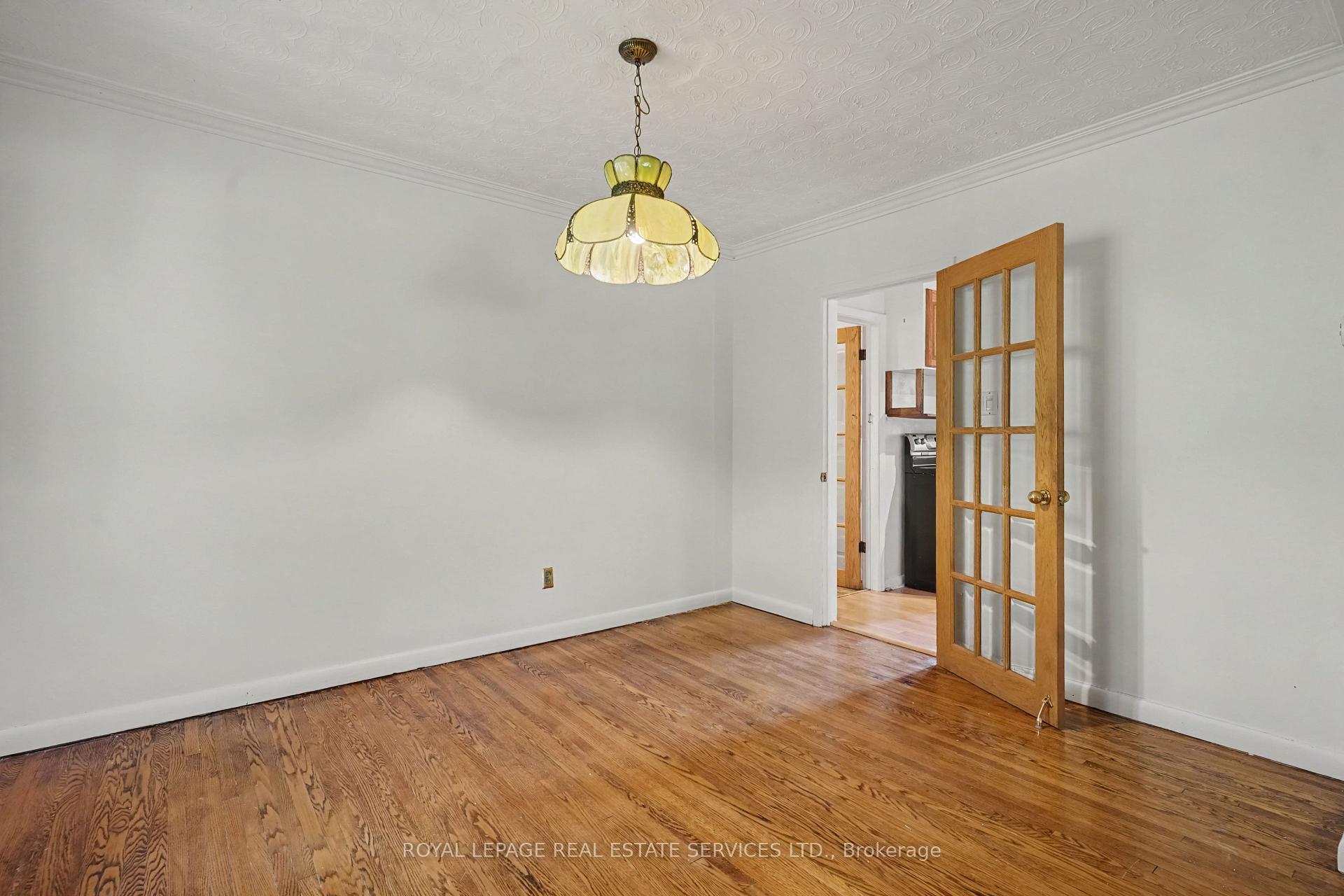 Photo 13 of 647 Burnhamthorpe Road, Etobicoke, Etobicoke West Mall — HOMEH