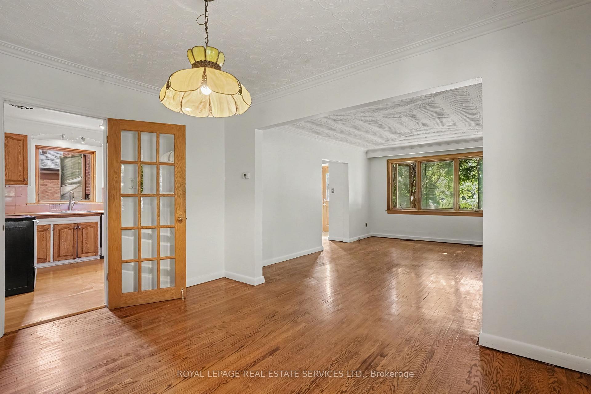 Photo 14 of 647 Burnhamthorpe Road, Etobicoke, Etobicoke West Mall — HOMEH