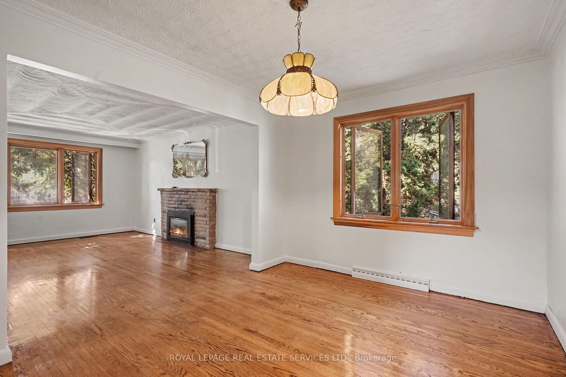 Photo 15 of 647 Burnhamthorpe Road, Etobicoke, Etobicoke West Mall — HOMEH