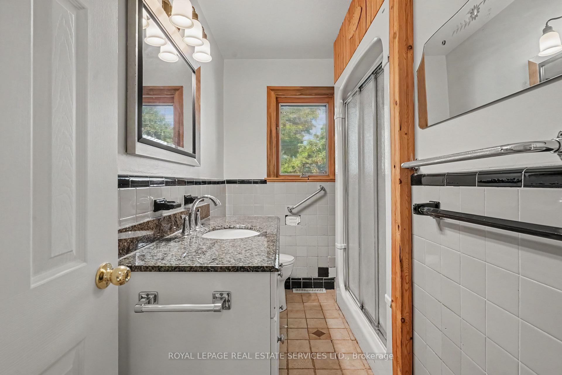 Photo 22 of 647 Burnhamthorpe Road, Etobicoke, Etobicoke West Mall — HOMEH