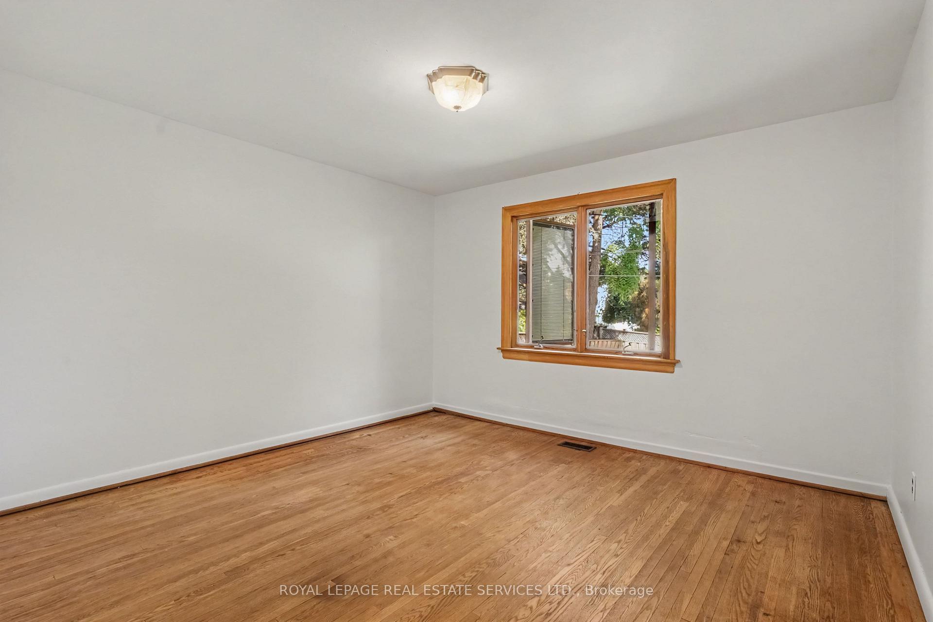 Photo 23 of 647 Burnhamthorpe Road, Etobicoke, Etobicoke West Mall — HOMEH