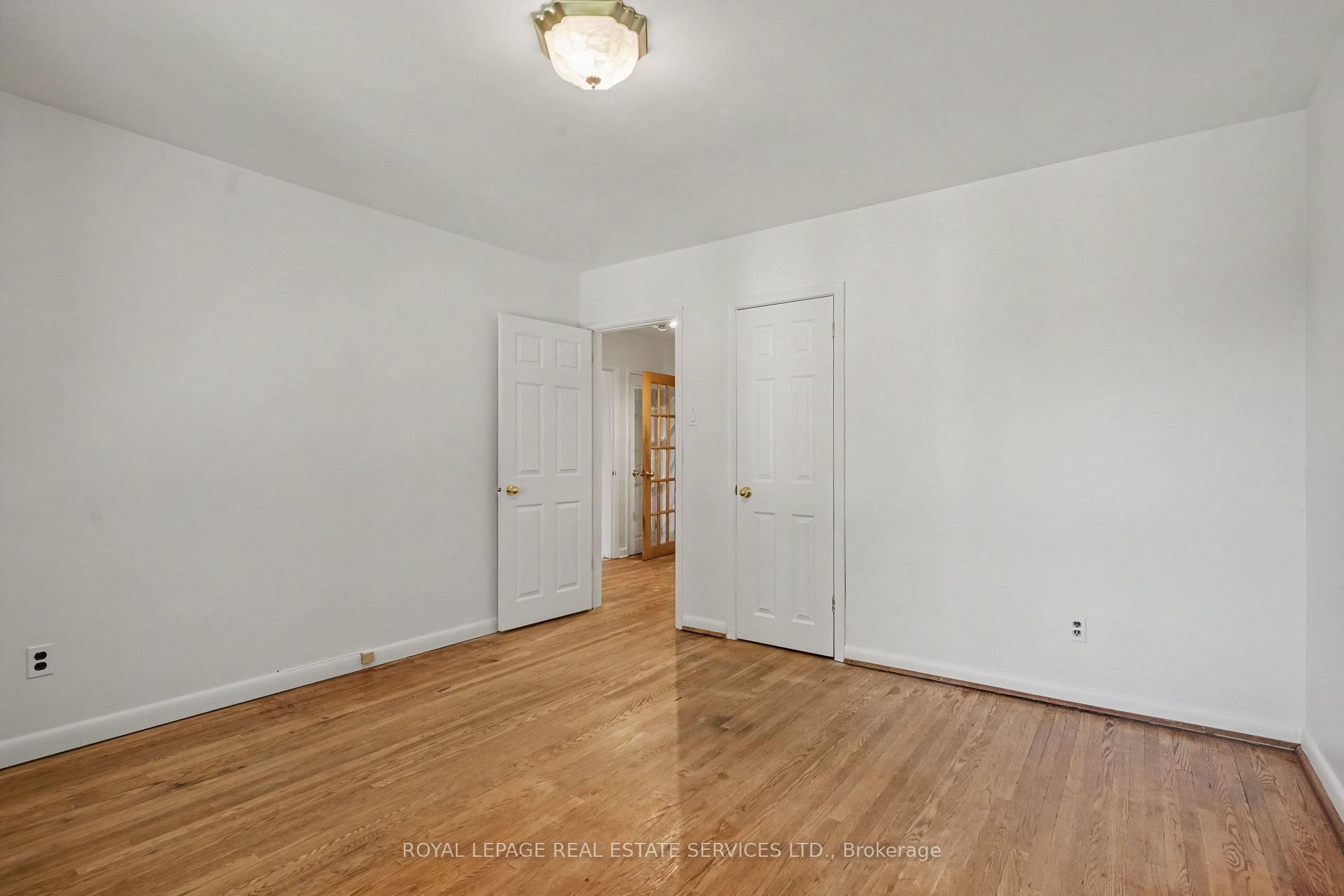 Photo 24 of 647 Burnhamthorpe Road, Etobicoke, Etobicoke West Mall — HOMEH