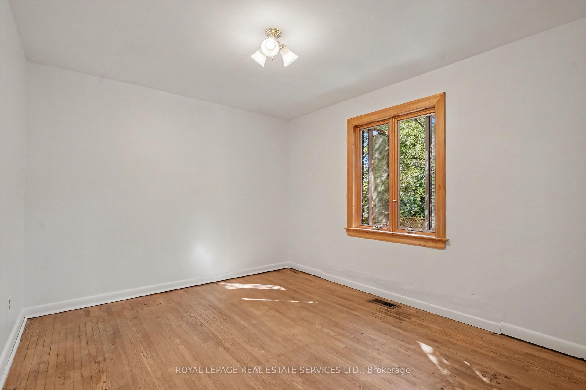 Photo 25 of 647 Burnhamthorpe Road, Etobicoke, Etobicoke West Mall — HOMEH