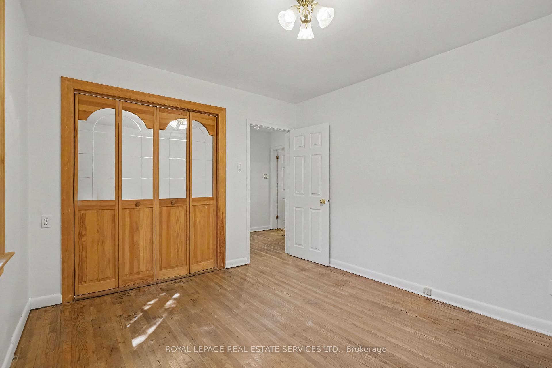 Photo 26 of 647 Burnhamthorpe Road, Etobicoke, Etobicoke West Mall — HOMEH