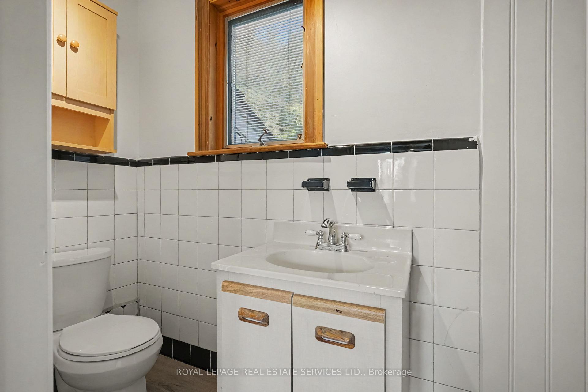 Photo 27 of 647 Burnhamthorpe Road, Etobicoke, Etobicoke West Mall — HOMEH