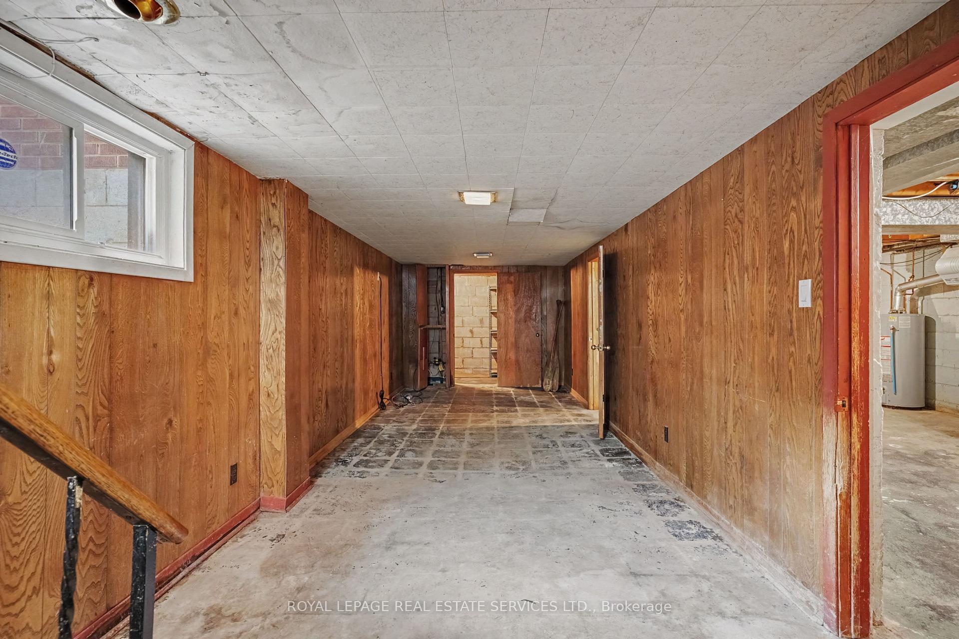 Photo 33 of 647 Burnhamthorpe Road, Etobicoke, Etobicoke West Mall — HOMEH