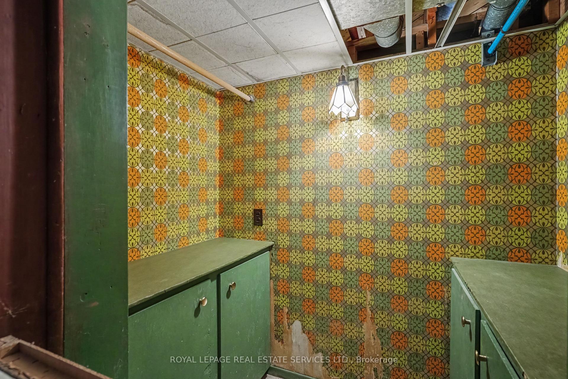 Photo 34 of 647 Burnhamthorpe Road, Etobicoke, Etobicoke West Mall — HOMEH