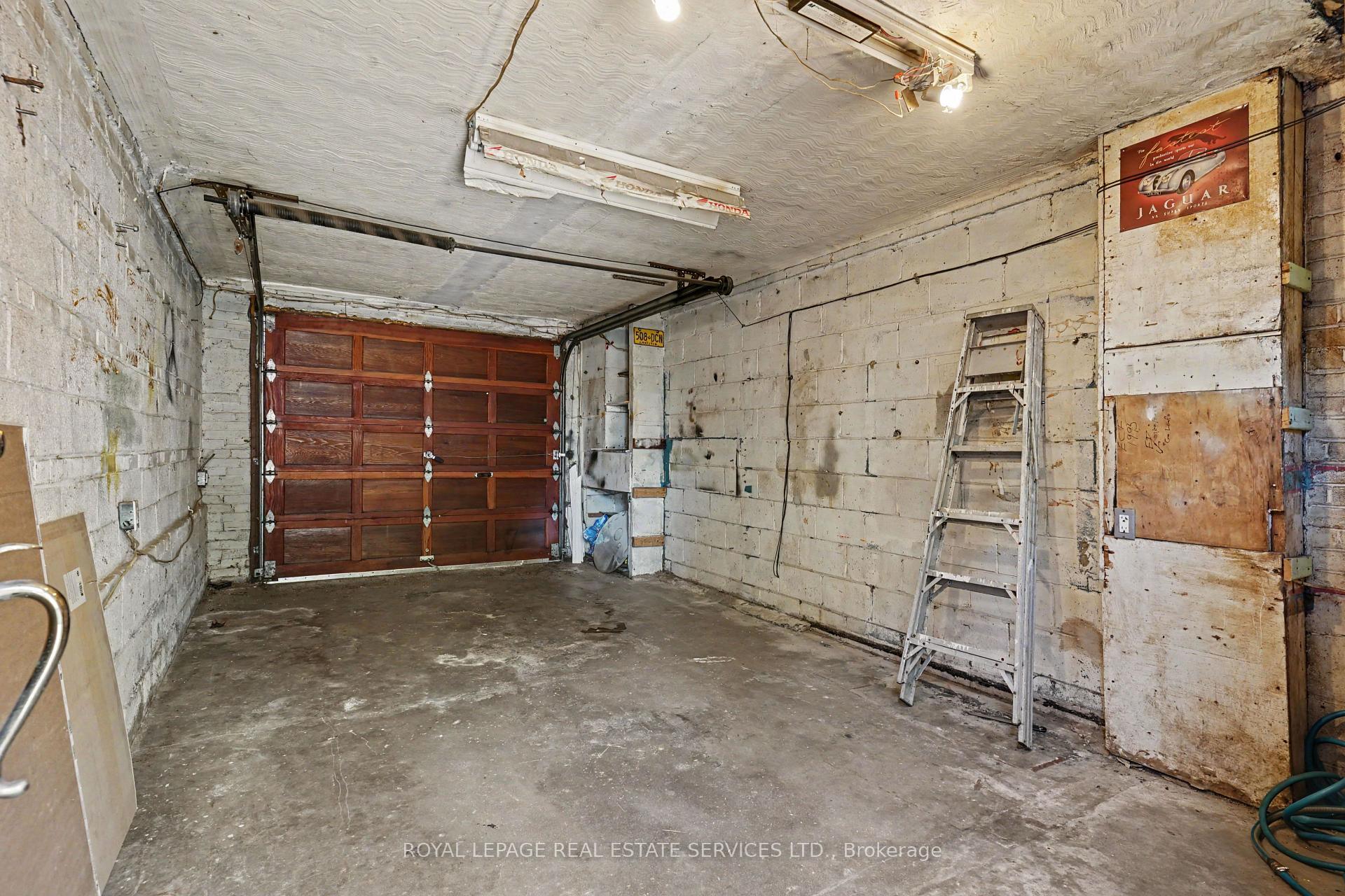 Photo 39 of 647 Burnhamthorpe Road, Etobicoke, Etobicoke West Mall — HOMEH