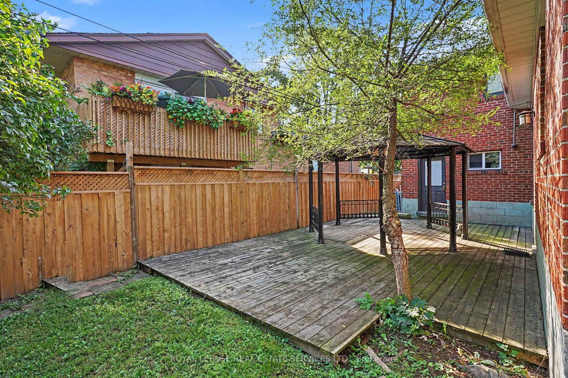 Photo 41 of 647 Burnhamthorpe Road, Etobicoke, Etobicoke West Mall — HOMEH
