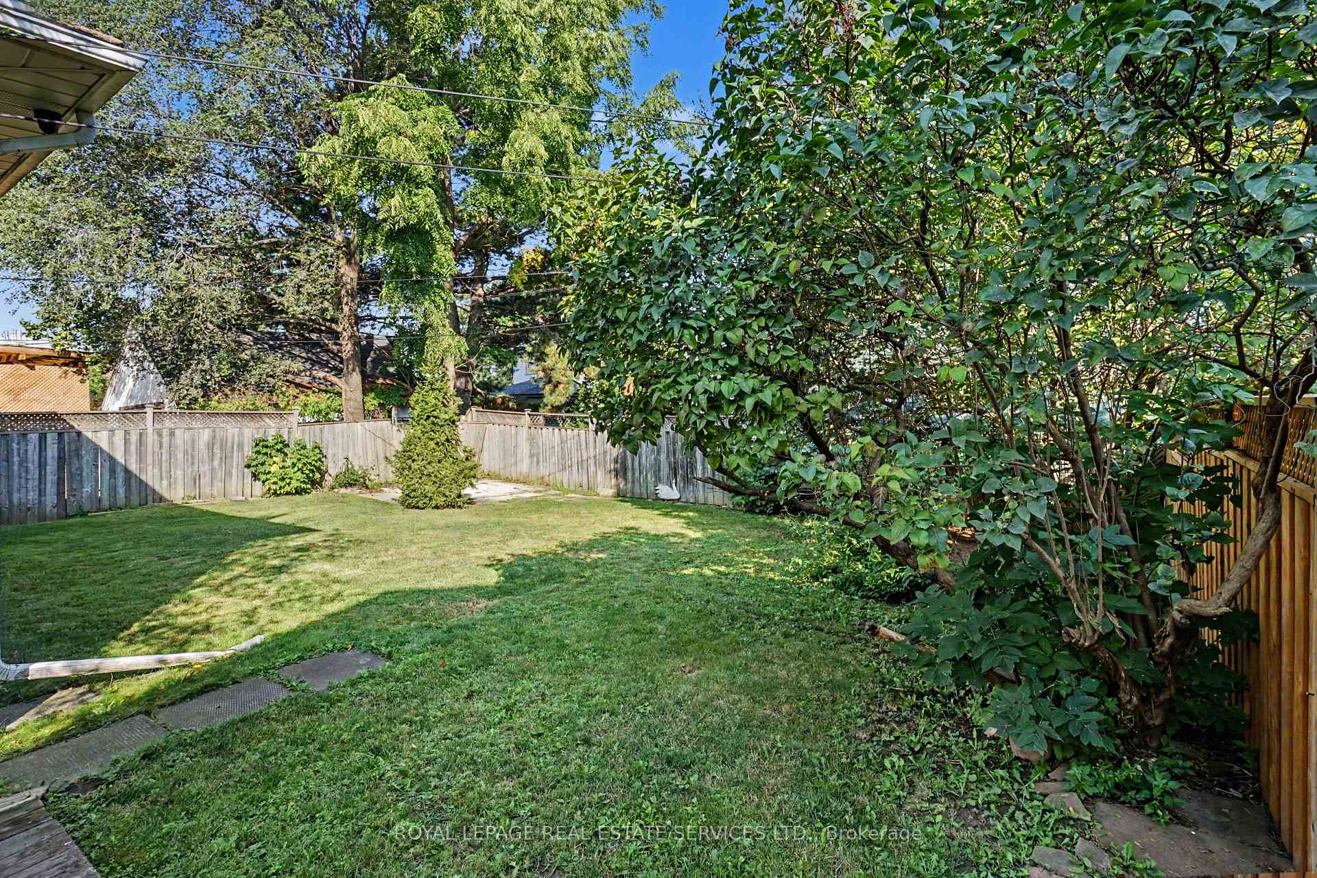 Photo 42 of 647 Burnhamthorpe Road, Etobicoke, Etobicoke West Mall — HOMEH
