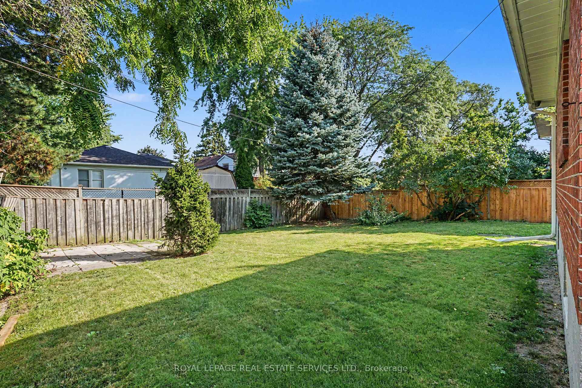 Photo 43 of 647 Burnhamthorpe Road, Etobicoke, Etobicoke West Mall — HOMEH