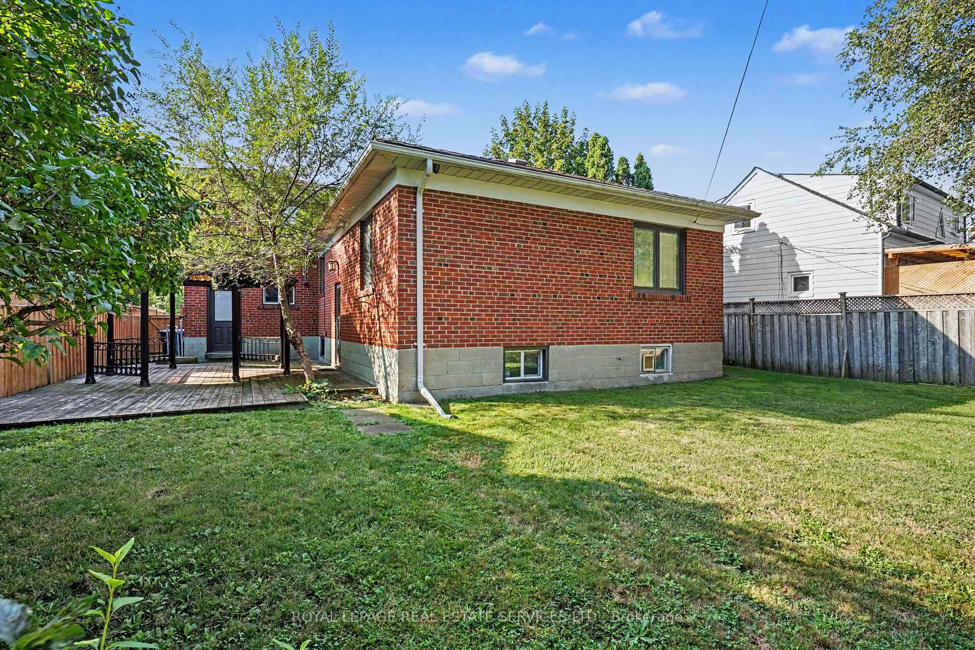 Photo 46 of 647 Burnhamthorpe Road, Etobicoke, Etobicoke West Mall — HOMEH