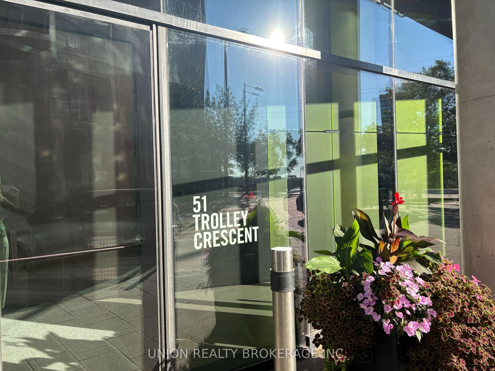 Photo 2 of Unit 902, 51 Trolley Crescent, Toronto, Moss Park — HOMEH
