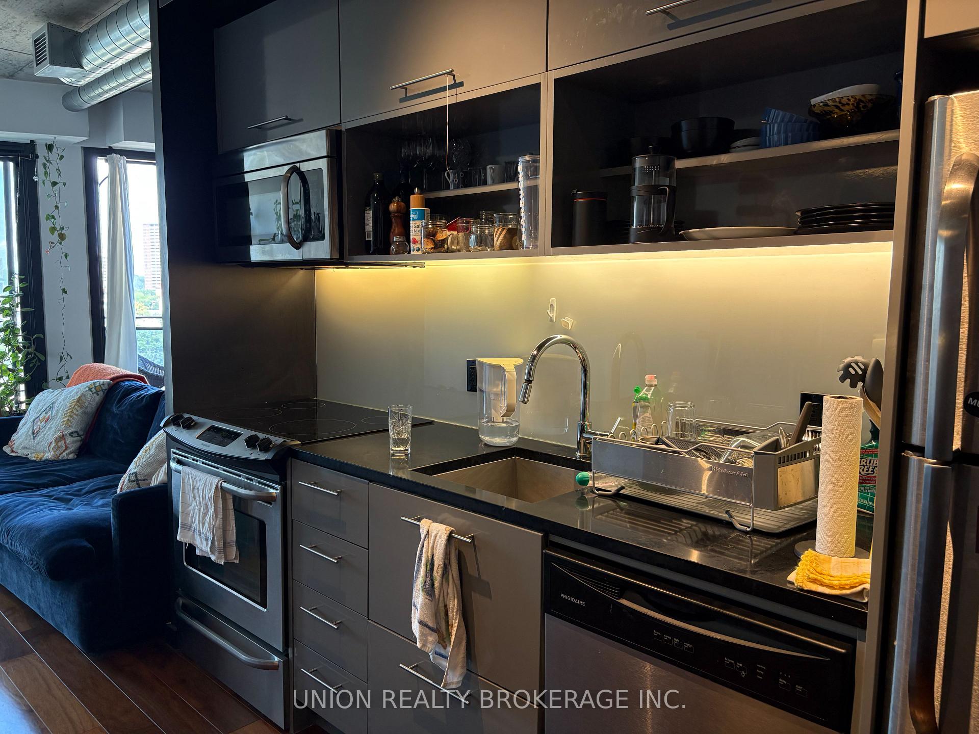 Photo 6 of Unit 902, 51 Trolley Crescent, Toronto, Moss Park — HOMEH
