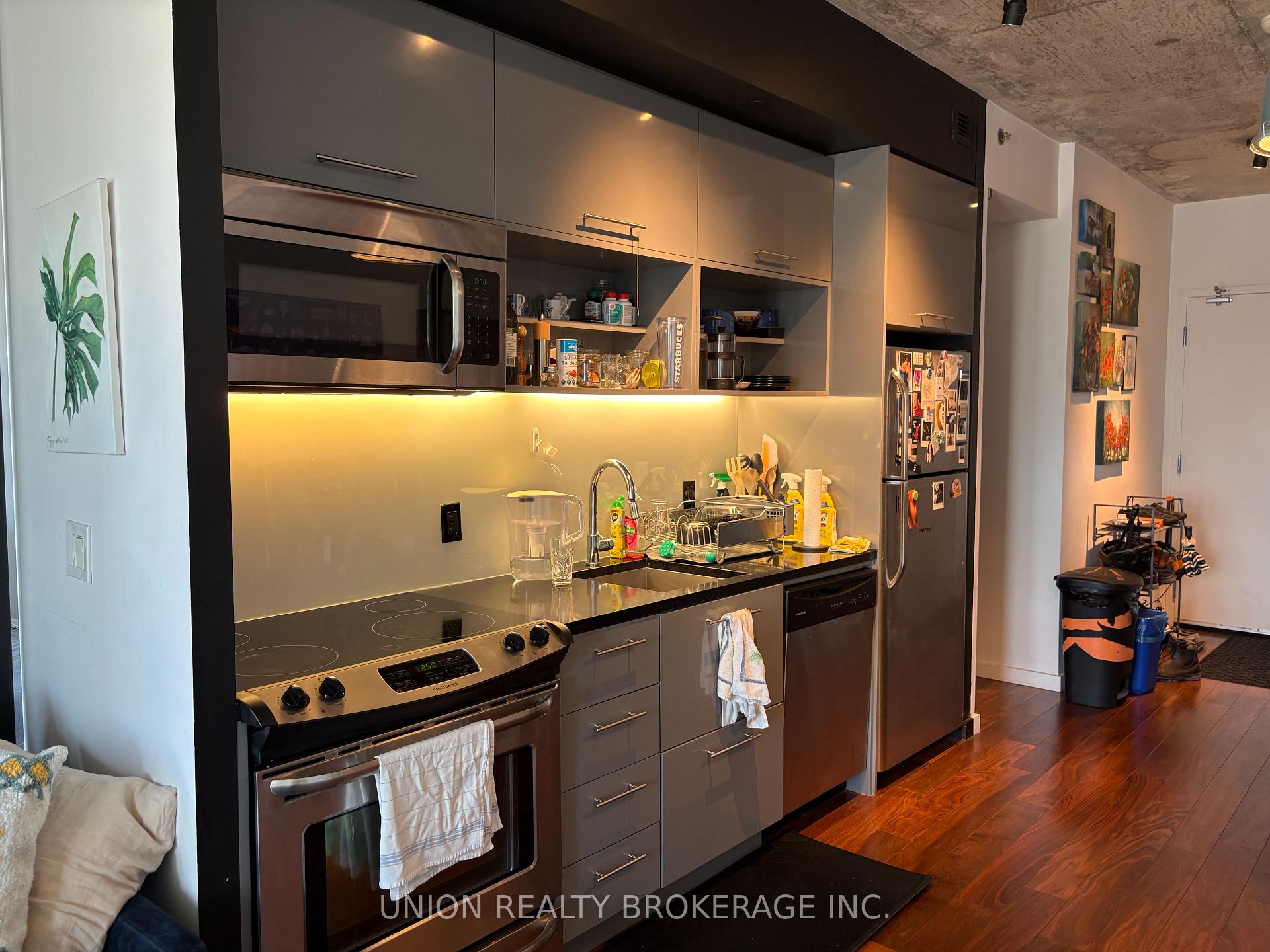 Photo 8 of Unit 902, 51 Trolley Crescent, Toronto, Moss Park — HOMEH