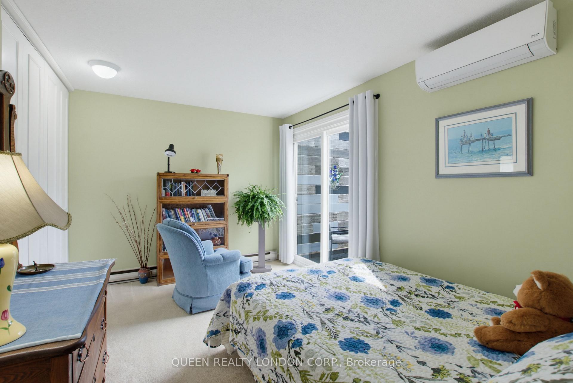 Photo 13 of 528 Cranbrook Road E, London, South M — HOMEH