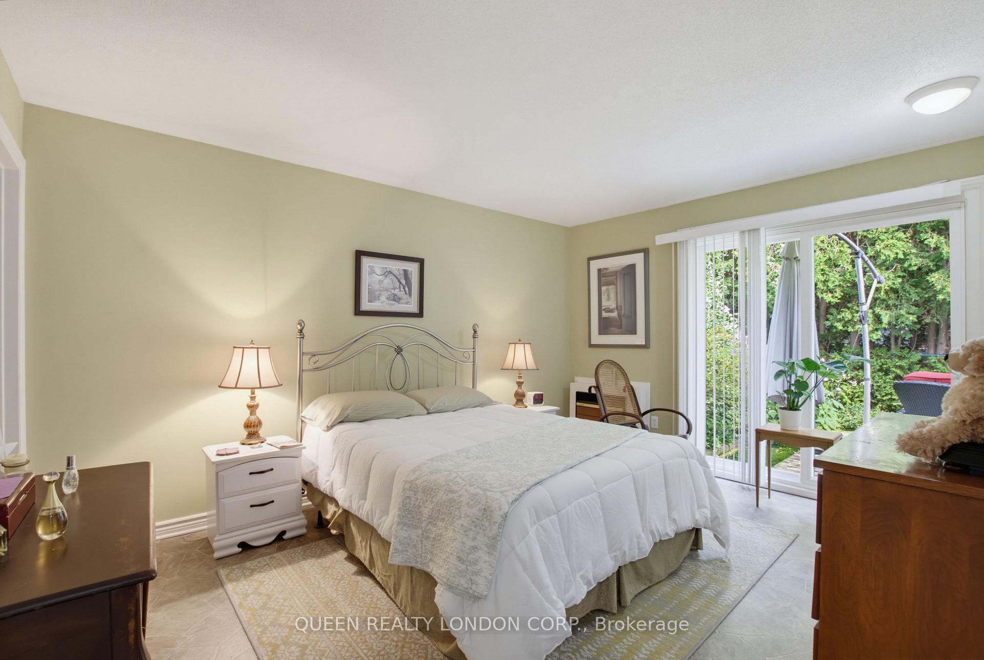 Photo 14 of 528 Cranbrook Road E, London, South M — HOMEH