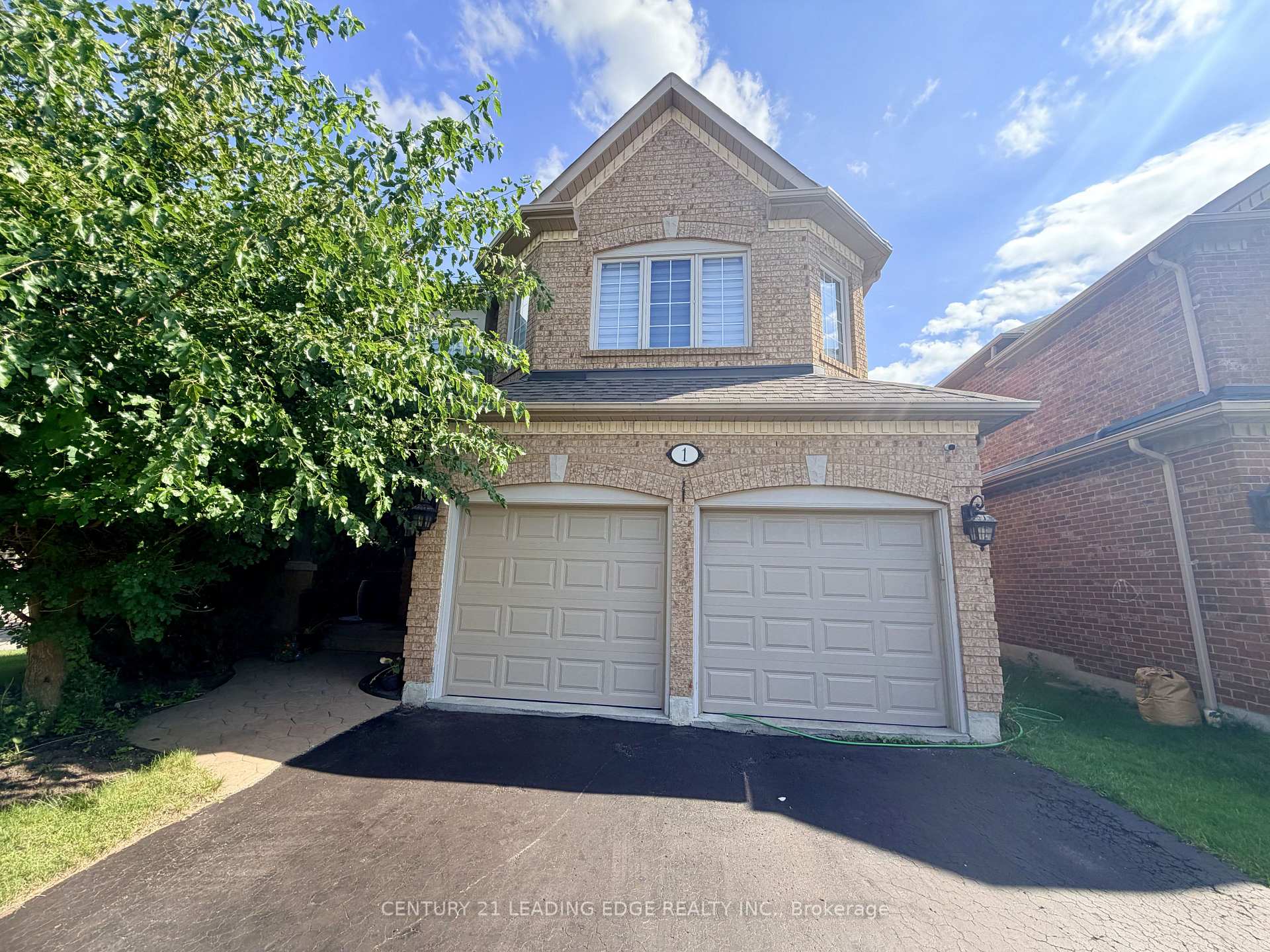 Photo 3 of 1 Castle Green Drive, Whitby, Rolling Acres — HOMEH