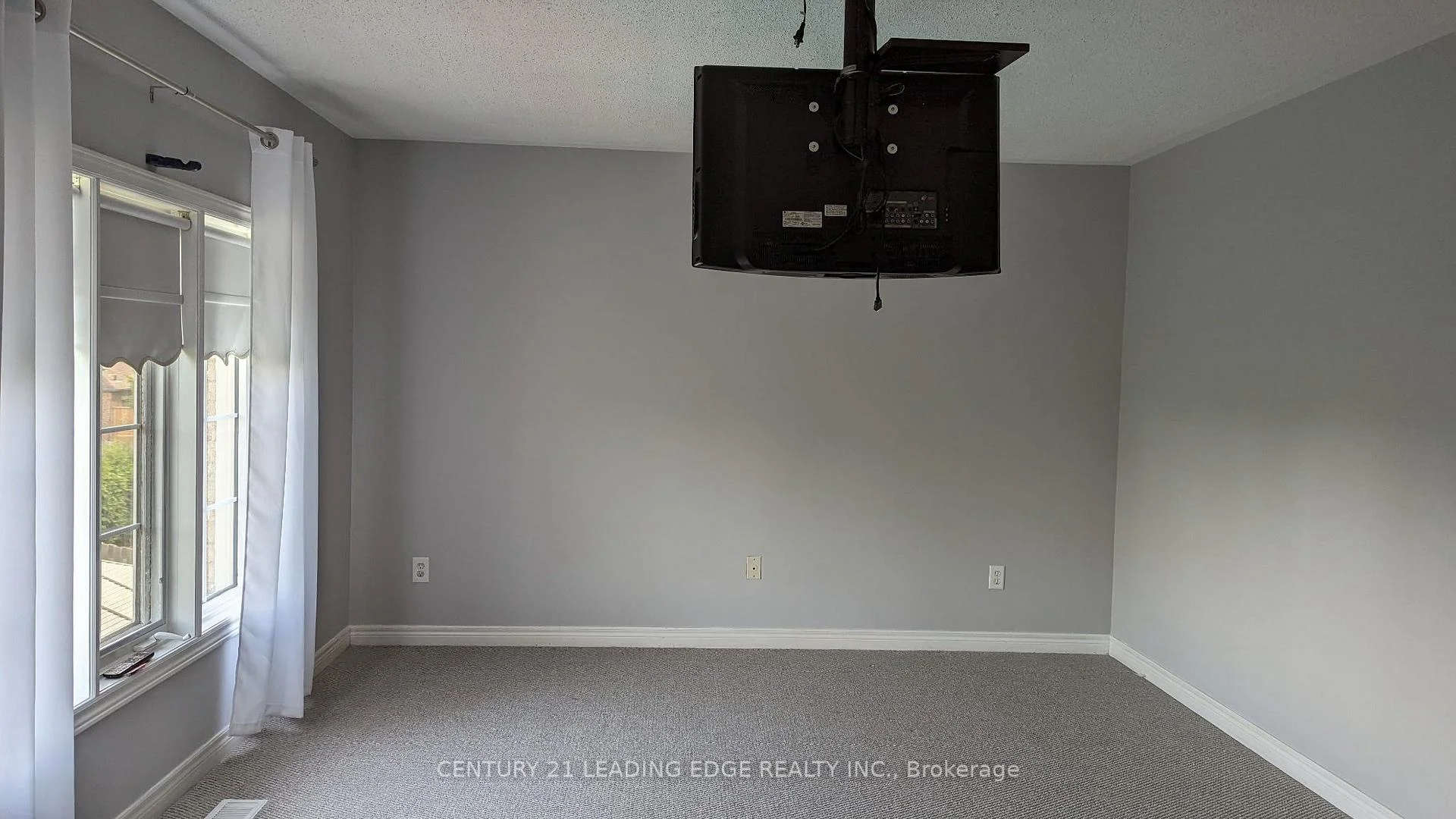 Photo 6 of 1 Castle Green Drive, Whitby, Rolling Acres — HOMEH