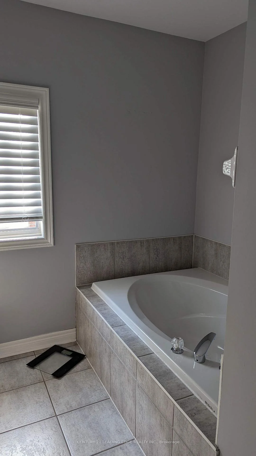 Photo 7 of 1 Castle Green Drive, Whitby, Rolling Acres — HOMEH