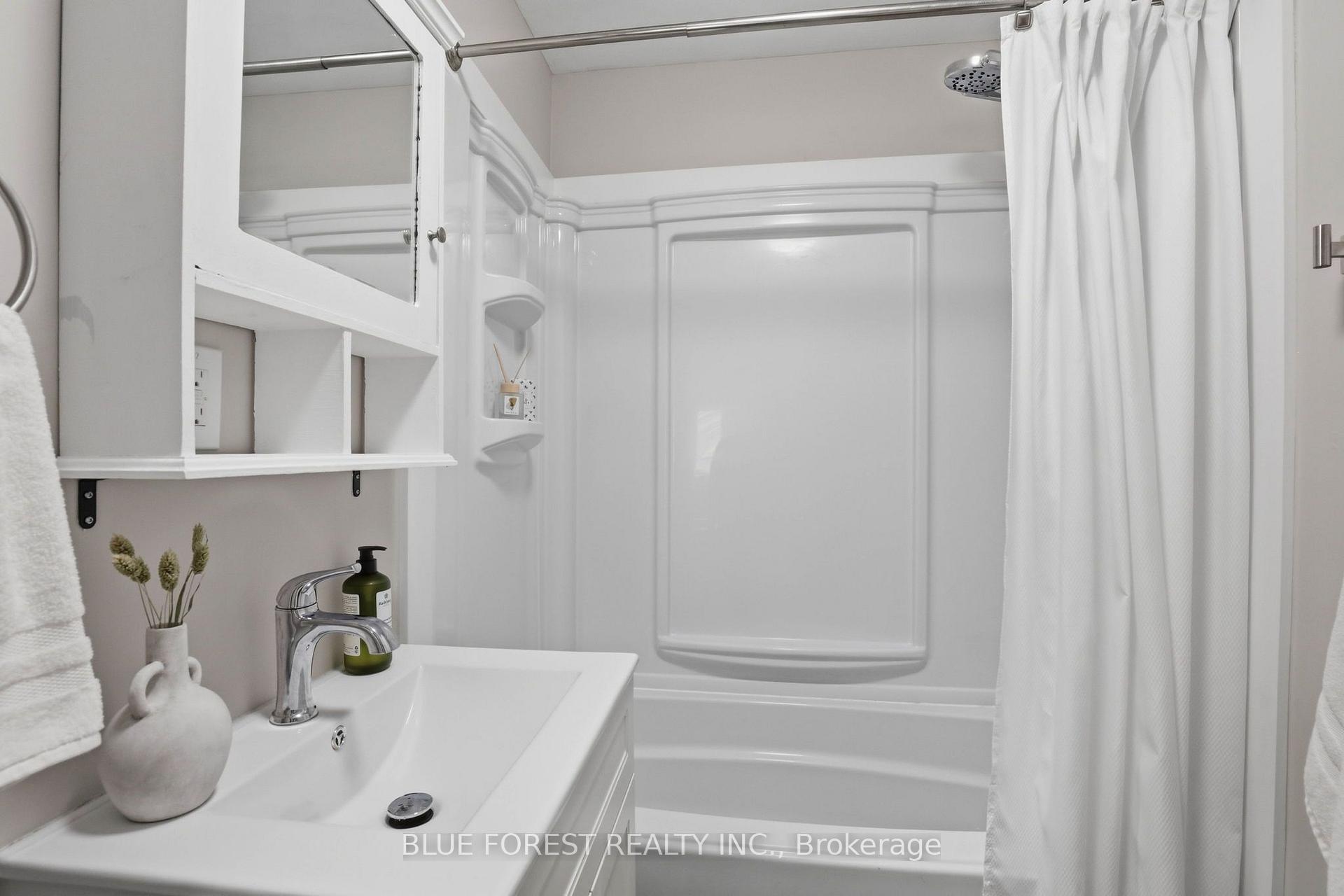 Photo 19 of 35 Mackay Avenue, London, South E — HOMEH