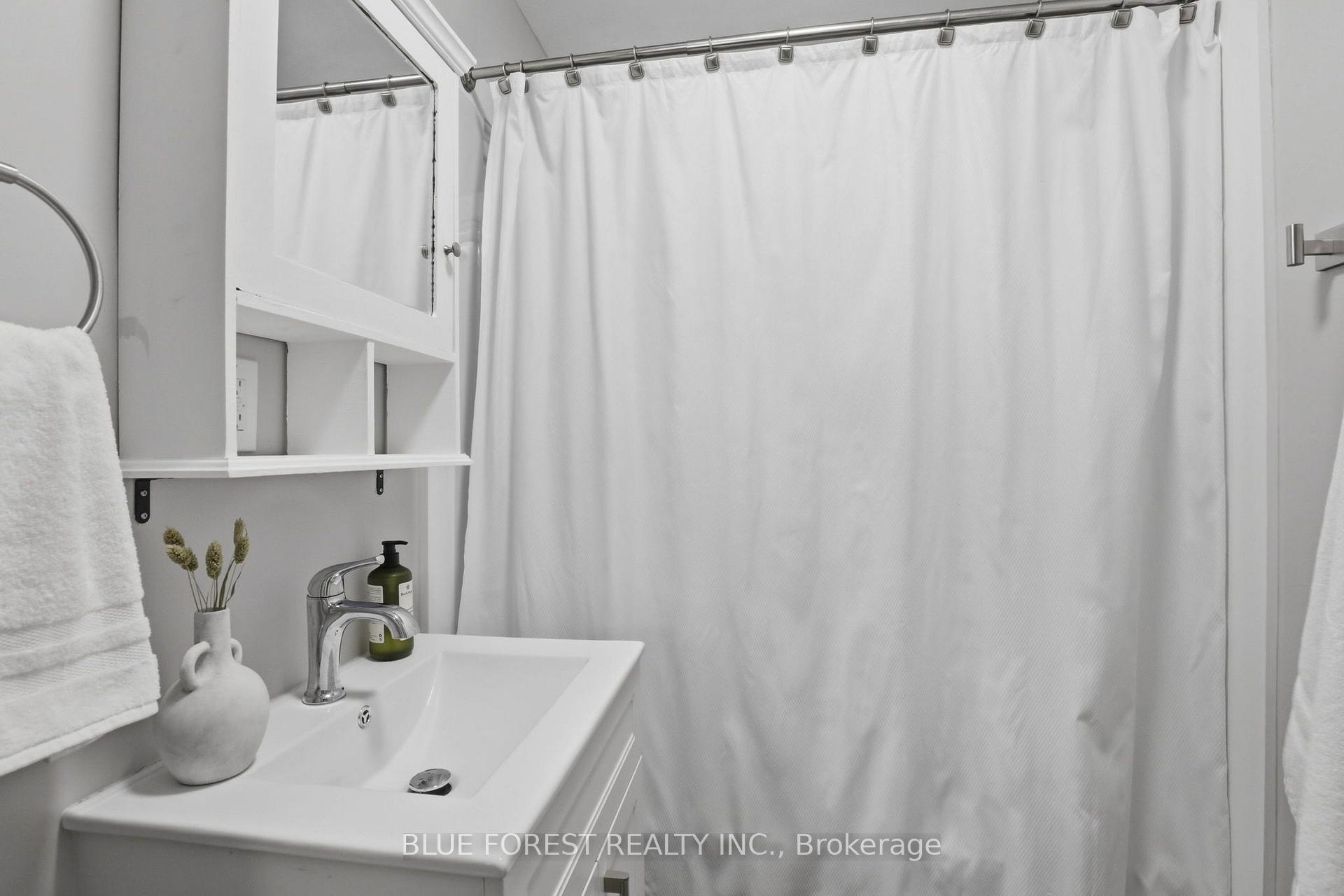 Photo 20 of 35 Mackay Avenue, London, South E — HOMEH