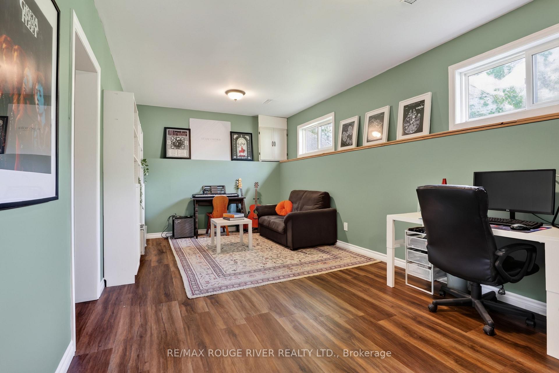 Photo 34 of 33 Creek Drive, Georgina, Pefferlaw — HOMEH