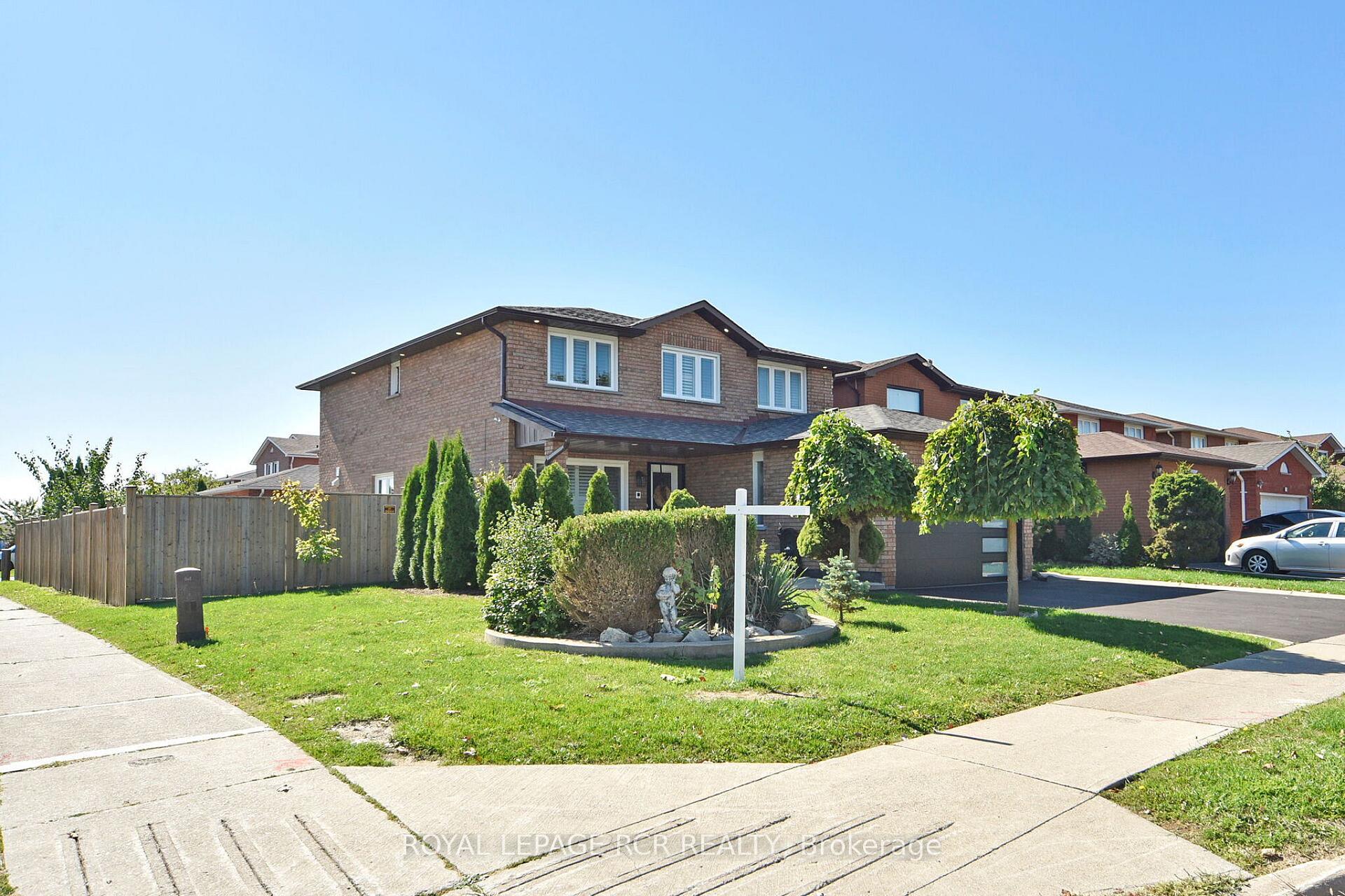 Photo 2 of 3 Jackman Crescent, Vaughan, West Woodbridge — HOMEH