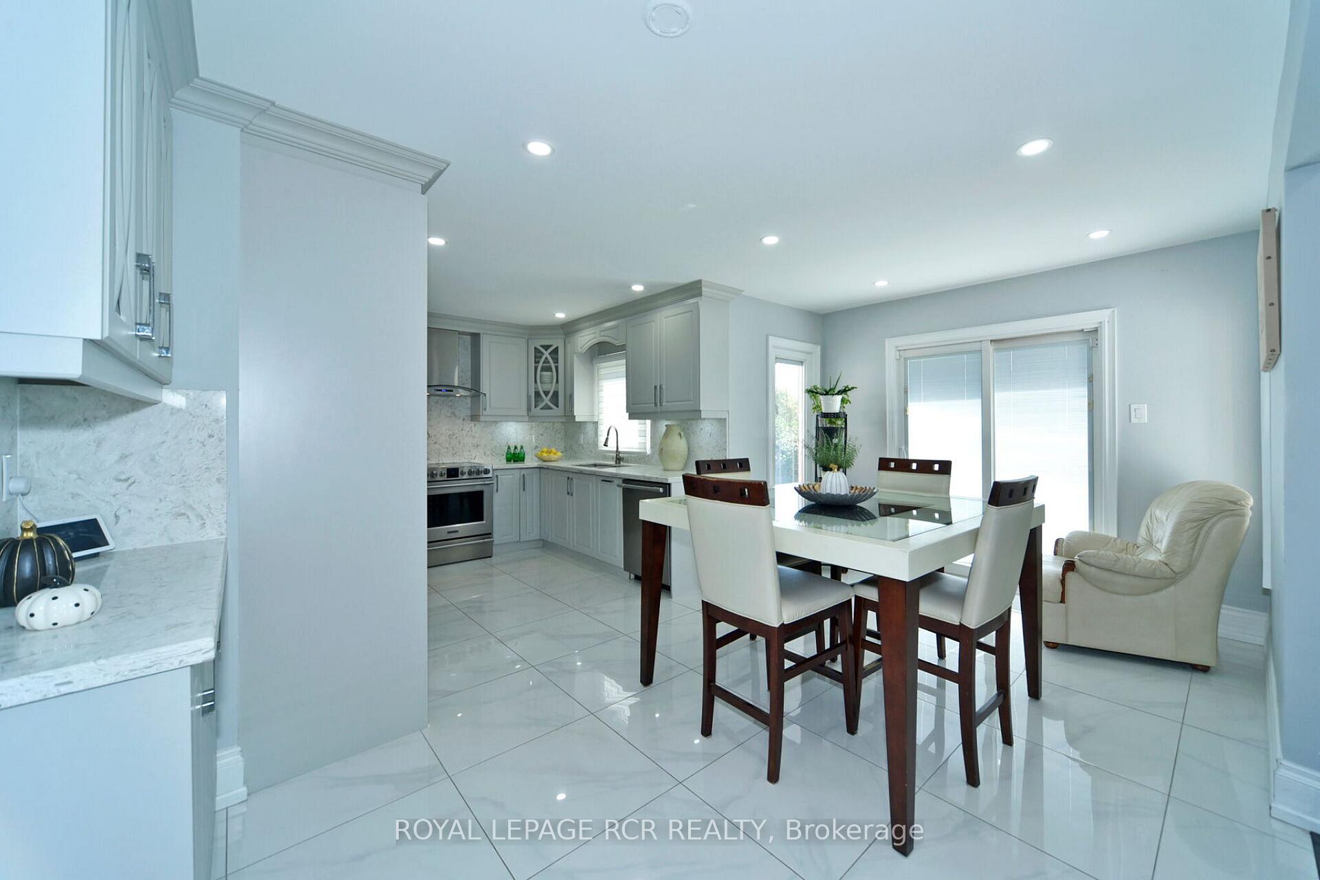 Photo 15 of 3 Jackman Crescent, Vaughan, West Woodbridge — HOMEH
