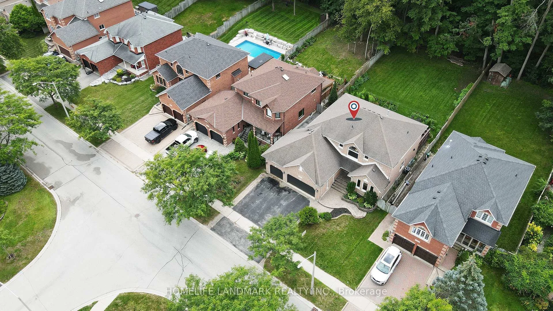 Photo 3 of 31 Crimson Ridge Road, Barrie, Bayshore — HOMEH
