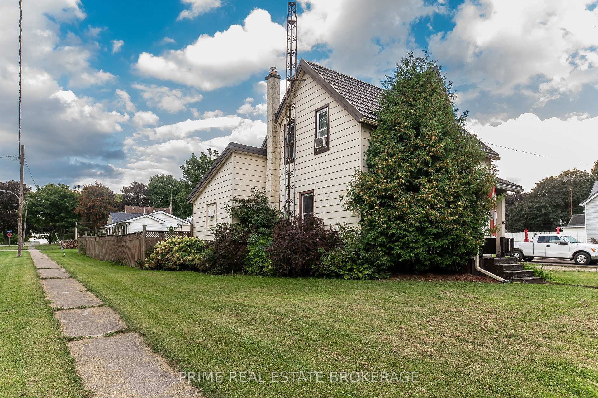 Photo 3 of 221 Third Street, West Elgin, Rodney — HOMEH