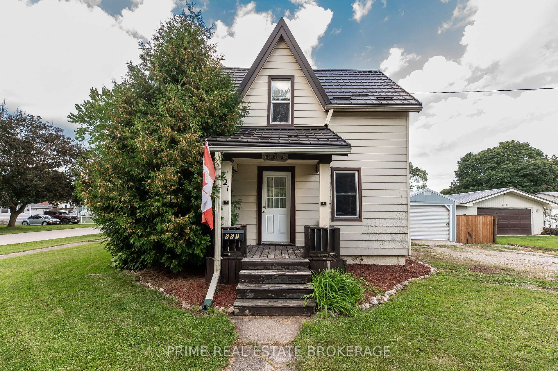 Photo 4 of 221 Third Street, West Elgin, Rodney — HOMEH